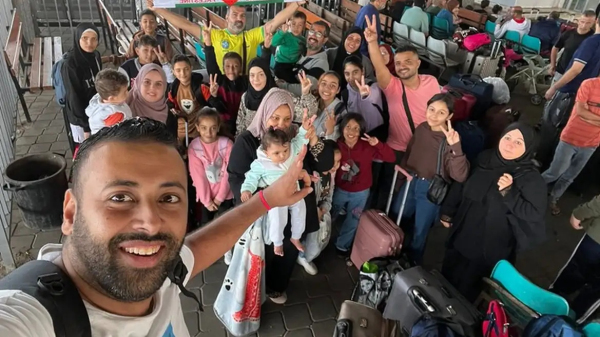 Grupo de 32 brasileiros que aguardava repatriação em Gaza conseguiu cruzar a fronteira com o Egito, pelo Portal de Rafah (Redes Sociais).
