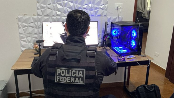 Dois foram presos em flagrante na area da Delegacia da Policia Federal de Marilia (Divulgacao/PF).