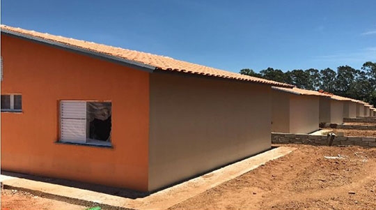 Ao todo, são 99 casas construÃdas em Adamantina, nas regiões do Parque Itamarati (45 casas) e do Conjunto Mário Covas (54 casas). Obras estão em andamento (Foto: Prefeitura de Adamantina).