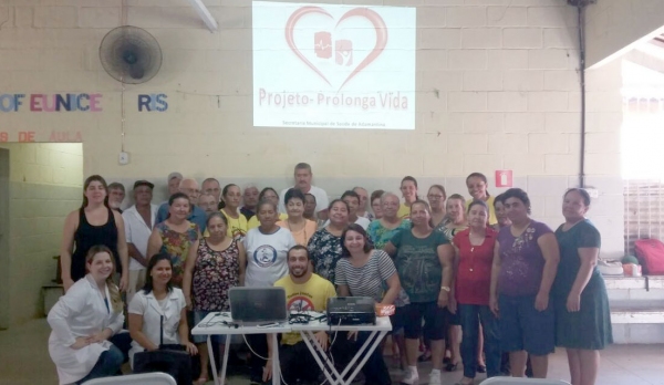 Projeto Prolonga Vida: Equipes NASF e ESF com pacientes do Jardim Adamantina (Foto: Divulgação).