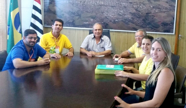 Reunião entre representantes da Energisa e da Prefeitura se reuniram para tratar detalhes da atividade (Foto: Cedida).