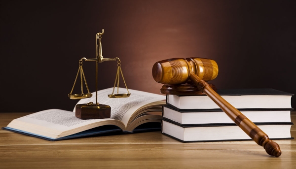 Decisão da Justiça responsabiliza motorista e seguradora a indenizar familiares de vítima fatal de acidente de trânsito (Ilustração).