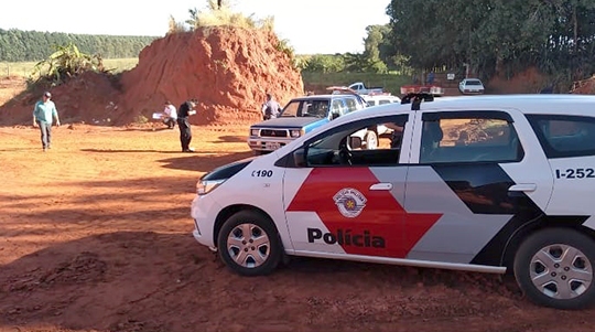 Local onde foram encontradas cápsulas deflagradas, estojo de munições e uma munição intacta, na Estrada 14, proximidades do antigo CRERES (Foto: Cedida/PM).