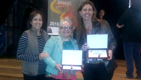 Miriam Rocha Prado, Rose Mantovani e Luciana Fernandes, representam Adamantina na cerimônia, em São Paulo (Foto: Cedida).