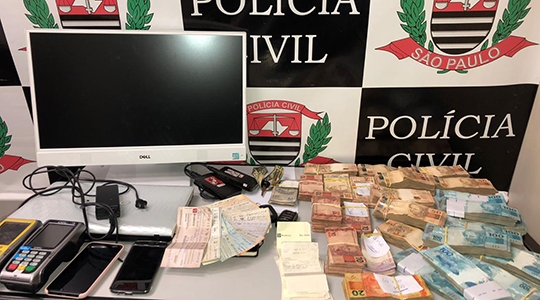 Quadrilha cobrava de R$ 80 mil a R$ 120 mil para um terceiro realizar provas em vestibular, em nome do candidato ao curso de medicina (Foto: Cedida/Polícia Civil).
