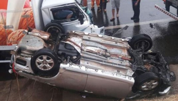 Seis veículos se envolvem em grave acidente na SP-225 (Foto: Dário Miguel/Site Assis News)