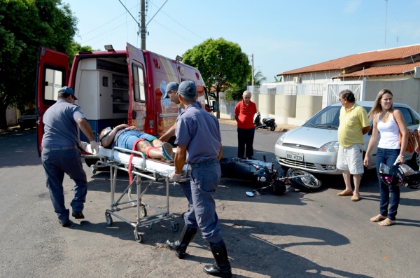 Segundo acidente no cruzamento da Avenida Deputado Cunha Bueno com a Rua Rui Barbosa (Foto: Acácio Rocha).