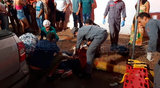 Acidente foi na madrugada do ano novo, em local de grande concentração de pessoas e veículos, no centro de Tupã (Reprodução/Portal Mais Tupã).