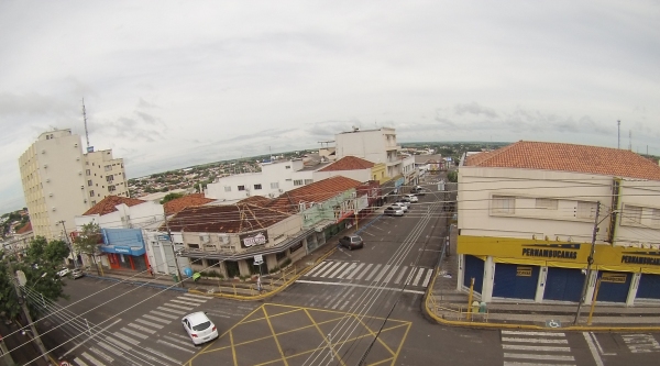 Carreata pede flexibilização para funcionamento do comércio, paralisado há quatro semanas (Arquivo/Siga Mais).