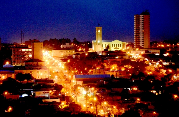 Comércio abre suas portas em horário especial, até 22h, a partir de hoje em Adamantina (Foto: Tropical Imagens).