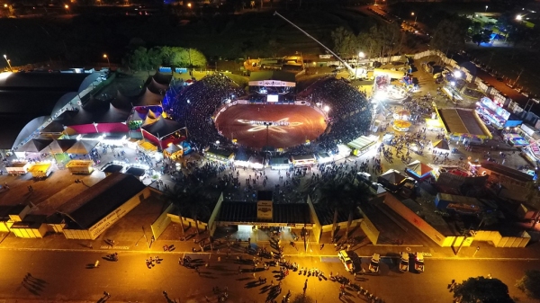 Recinto poliesportivo é palco da competição Gold Cowboy nesta quarta-feira (Foto: Arquivo | Renan Matheus).