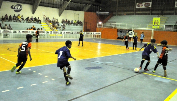 As equipes Sub-10, Sub-12 e Sub-14 de Adamantina participam da competição (Divulgação).