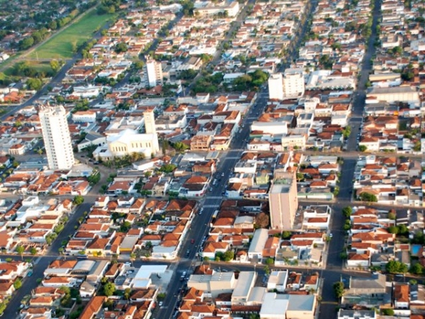 Prefeitura inicia distribuição de carnês do ISS e Alvará (Foto: Jorge Munhos/Tropical Imagens).