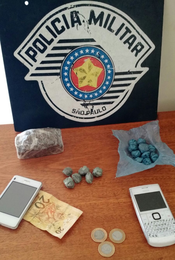 Droga apreendida em poder de dois adolescentes, em Adamantina (Foto:Cedida/Polícia Militar)