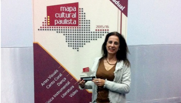 Kátia Torres recebeu um dos seis prêmios com uma crônica inscrita no Mapa Cultural Paulista (Foto: Arquivo Pessoal).