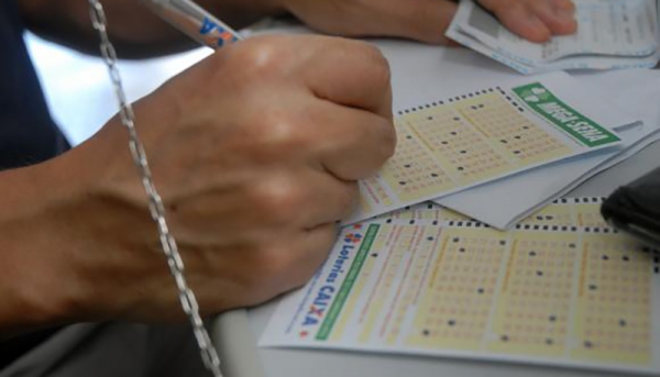 O concurso 1.990 será sorteado a partir das 20h (horário de Brasília) no Caminhão da Sorte (Foto: Arquivo Agência Brasil).