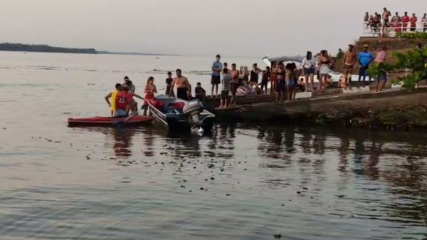 Corpo foi localizado e levado à margem, no Balneário de Panorama (Imagem: Panorama Notícia).