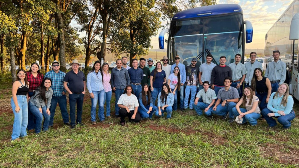 Quarenta alunos de agronomia da FAI estiveram na Agrishow 2025 (Acervo Pessoal).