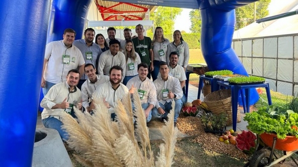 Espaço do curso de agronomia do Centro Universitário de Adamantina na feira da cooperativa em Parapuã (Divulgação/FAI).