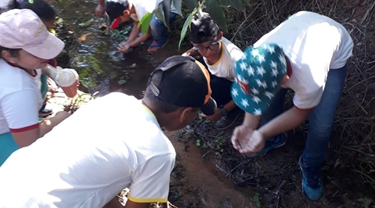 Durante toda a semana, a SAAMA levou os alunos do 4º para visitas técnicas a nascente modelo do município de Adamantina no córrego Boa Esperança no Bairro do Pavão (Da Assessoria).