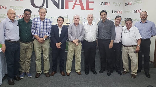 Reitor da UniFAI ladeado por reitores e conselheiros do CEE/SP (Foto: Arquivo Pessoal).