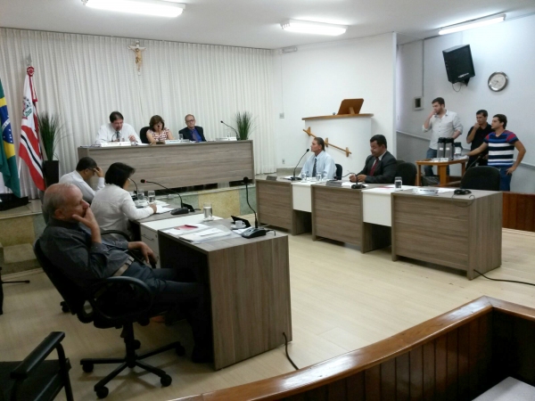 Com ausência do vereador Diniz Parússolo Martins (DEM), Câmara apreciou denúncia contra Ivo Santos. Foto: Acácio Rocha