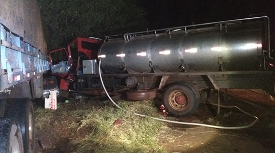 Acidente envolveu duas carretas e fez uma vítima fatal (Foto: Cedida/PM Rodoviária).