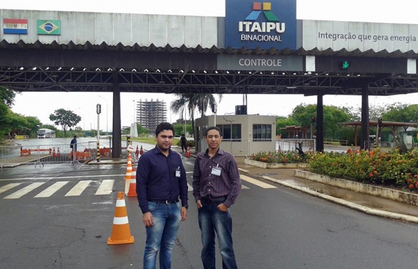 Estudantes da FAI, Alan Lima dos Reis e Roberto da Silva Cozza, participam de incubação de projeto no Parque Tecnológico Itaipu (Foto: Cedida).