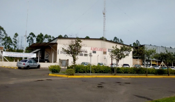 VeÃculos e máquinas podem ser vistos pelos interessados no Almoxarifado Municipal, até o dia 11 de abril, mediante agendamento prévio no Departamento de Patrimônio (Foto: Alcio Ikeda/Cedida).