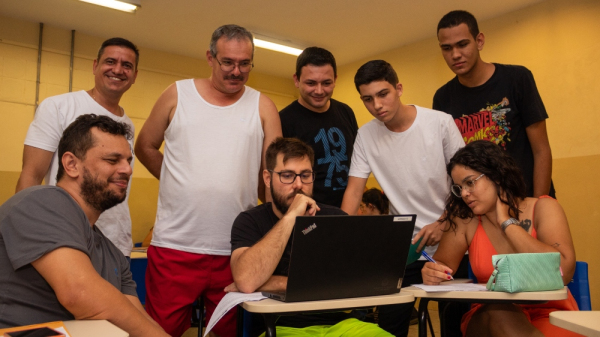 Maratona de desafios envolveu alunos e professores (Marcelo Mazaro Fotografia).