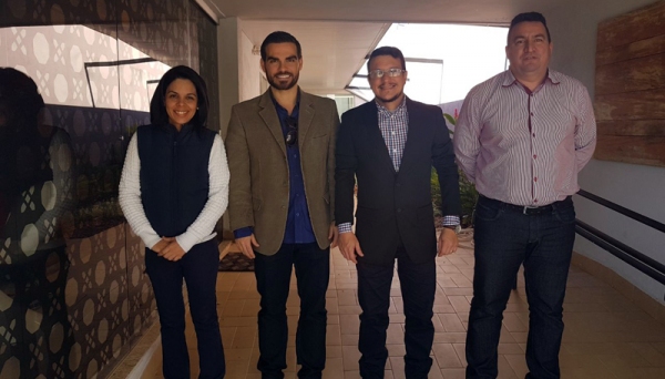 Reitor Paulo Sérgio e profissionais da UniFAI no local onde será instalado o ambulatório de especialidades (Foto: UniFAI).