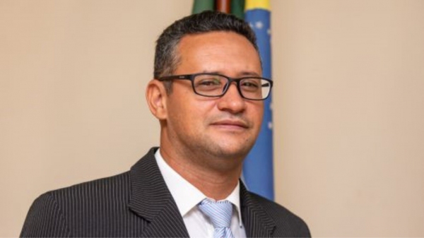 Vereador Carlos Amorim detalha conquistas e ações em seu segundo mandato na Câmara Municipal de Mariápolis (Foto: Câmara Municipal).