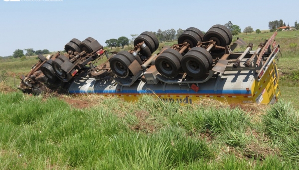Acidente foi na SP-563, em Dracena (Fotos: Jorge Zanoni).