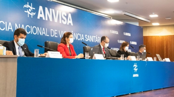 Reunião que aprovou uso emergencial das vacinas, pela Anvisa, foi neste domingo (Divulgação/Anvisa).