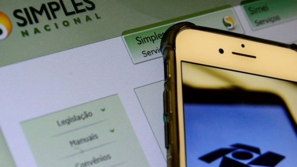 Com débitos em aberto, cerca de 500 empresas da cidade foram excluídas do Simples Nacional. Regularização deve ser feita até o dia 30  (Foto: Marcello Casal Jr/Agência Brasil).