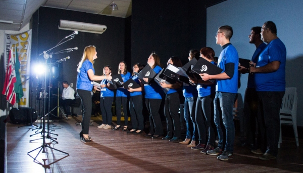 Apresentação aconteceu no Anfiteatro da Biblioteca Municipal (Foto: Central de Comunicação da FAI).
