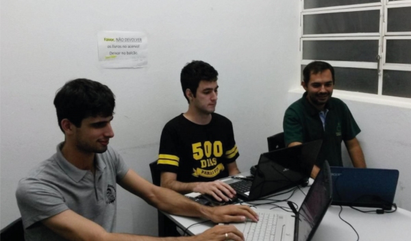 Estudantes de Engenharia Civil dão apoio a planejamento de estruturação de laboratório na APTA (Foto: Arquivo pessoal).