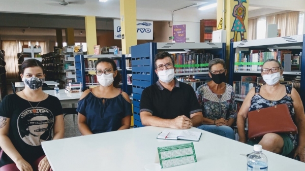 Sérgio Vanderlei, secretário de cultura e turismo, durante reunião com os artesãos de Adamantina (Arquivo/PMA).