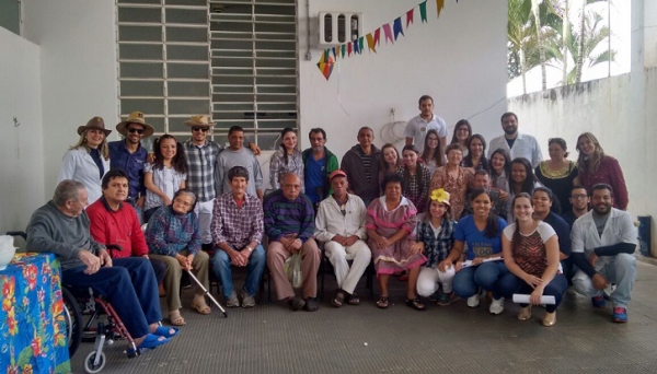 Na tarde desta terça houve uma prévia da festa com pacientes dos setores de Neurologia e Ortopedia (Foto: Central Fai de Comunicação)