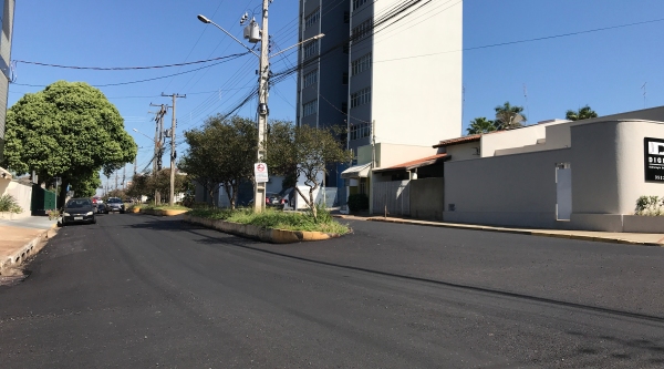 Recapeamento realizado em trecho da Avenida Adhemar de Barros, centro de Adamantina (Foto: Siga Mais).