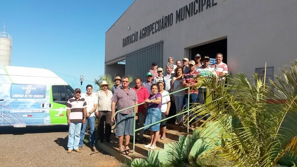 Presidente da Assomar, Esmael Pigari, Lucimar, Alcionio, produtores e demais envolvidos no curso