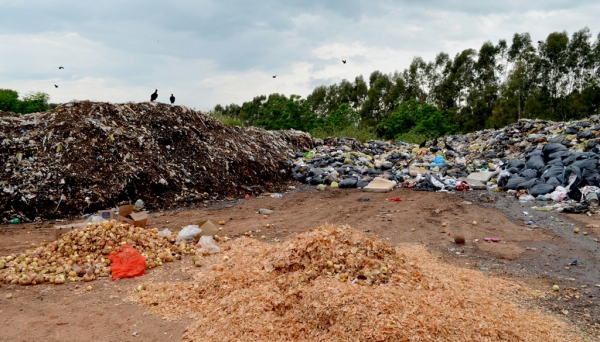 Sem capacidade organizacional e financeira para tocar aterro sanitário municipal (acima), prefeitura de Adamantina licita serviços e vai encaminhar lixo urbano para aterro privado (Foto: Acácio Rocha).