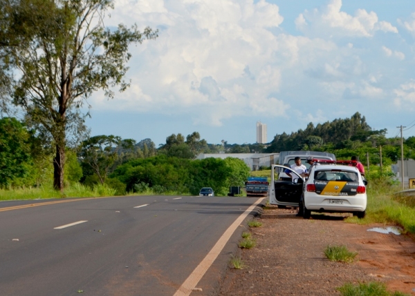 Acidente foi no final da tarde de hoje, em Adamantina, proximidades do Restaurante Fogão à Lenha (Foto: Acácio Rocha).