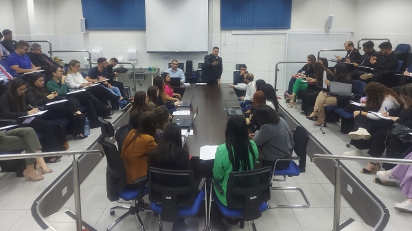 A realização de audiências simuladas tem como objetivo consolidar a aprendizagem vivenciada pelos alunos (Acervo Pessoal).