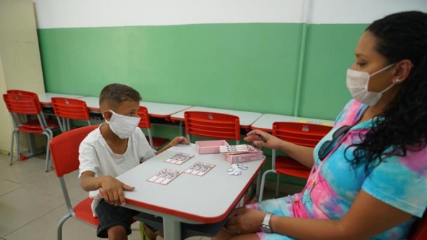 Segundo a Secretaria Estadual de Educação, a reabertura das escolas deve respeitar limites máximos de alunos e protocolos sanitários (Divulgação).