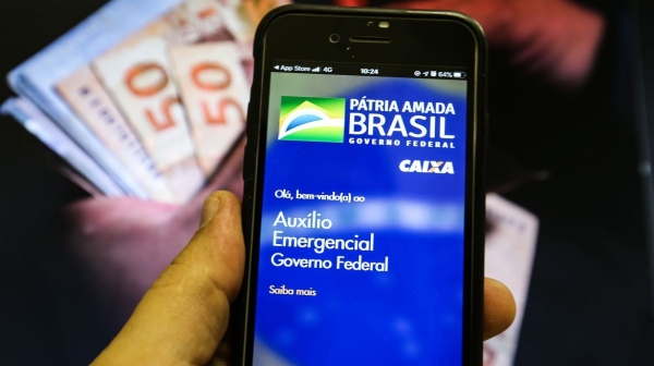 Auxílio emergencial foi criado em abril do ano passado pelo governo federal para atender pessoas vulneráveis afetadas pela pandemia de covid-19 (Foto: Marcello Casal Jr/Agência Brasil).
