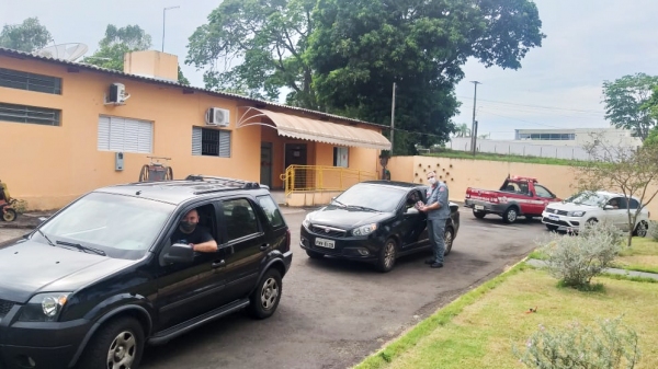 Homenagens foram realizadas em formato drive-trhu (Foto: Cedida).