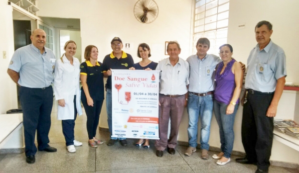 Companheiros do Rotary Club e Casa de Amizade estiveram presentes no Banco de Sangue realizando as doações (Foto: Assessoria de Imprensa).