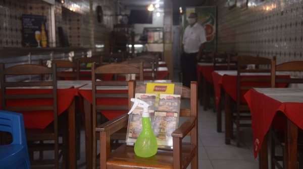 Decisão do a Justiça paulista concedeu liminar suspendendo temporariamente a proibição de venda de bebidas alcoólicas por restaurantes após as 20 h ( (Foto: Tânia Rêgo/Agência Brasil).