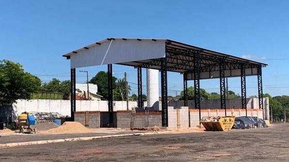 Obas do barracão, no Poliesportivo, seguem em andamento (Da Assessoria/PMA).